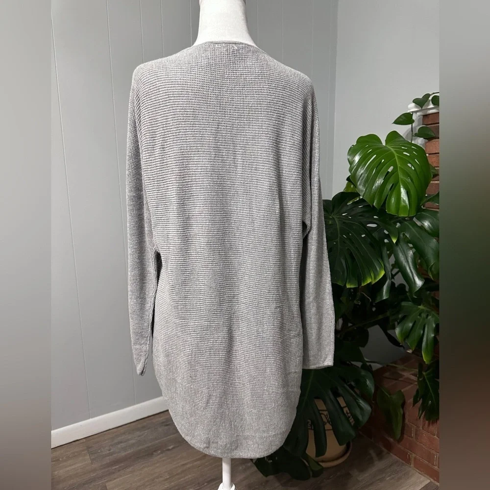 #20)   Michael Kors lightweight sweater with button point Size medium excellent.